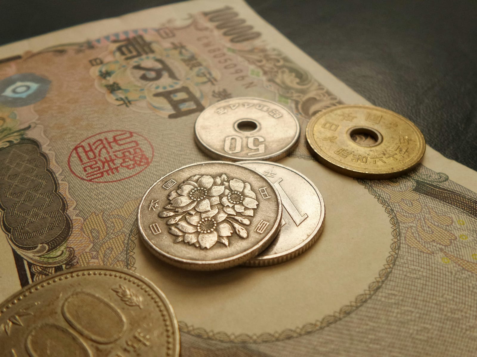 日本のお札と硬貨